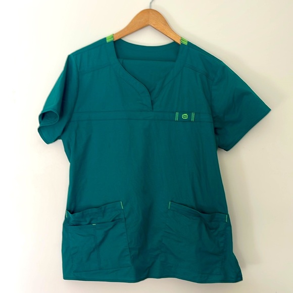 Wonder Flex Scrubs Set - Picture 1 of 2